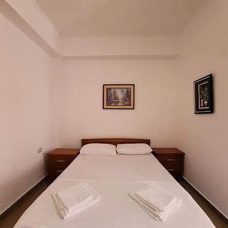 Center Gjordeni 酒店