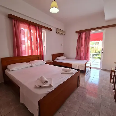Center Gjordeni Hotel *