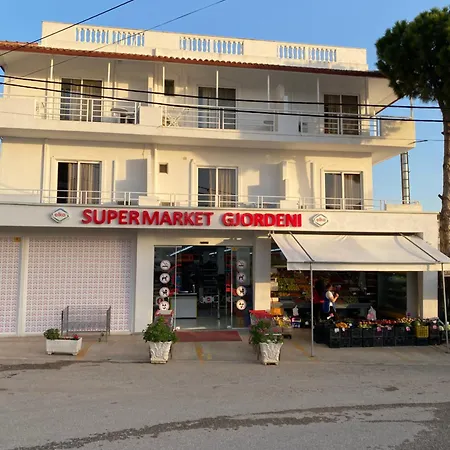 Center Gjordeni Отель *